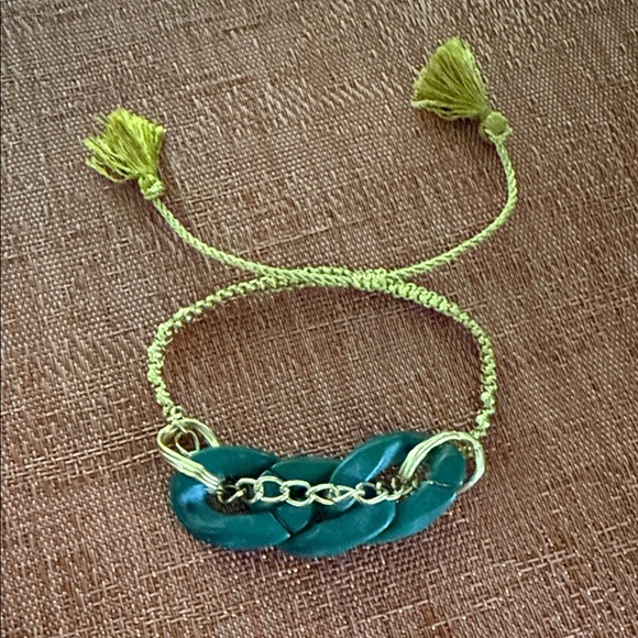 Handmade Trendy Green and Gold Bracelet - Picture 2 of 3